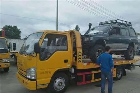 武汉绕城高速G4201道路救援维修搭电换胎送油流动补胎钣金喷漆拖车救援